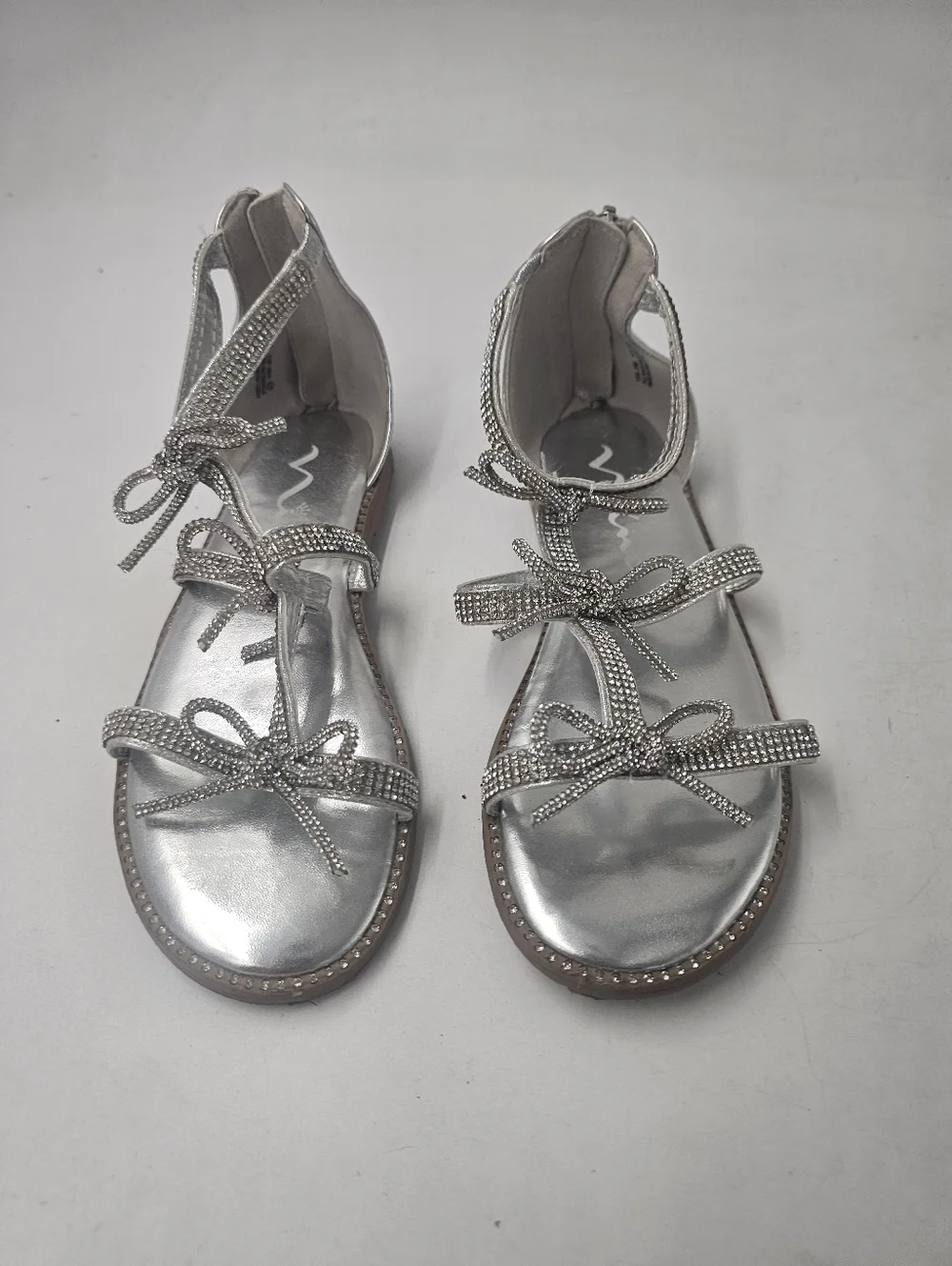 Nina Kids Solace Silver Rhinestone Bow Sandals Youth Size 2 Dress Shoes